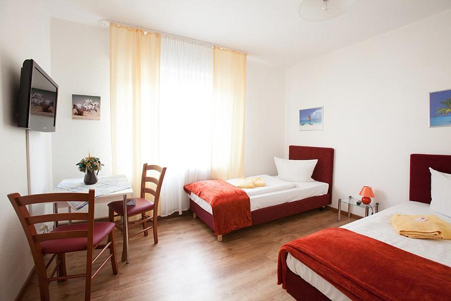 Pension Jasmin Pforzheim Exteriör bild